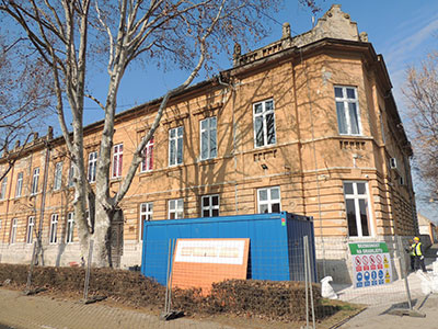 skola-gracac-fasada