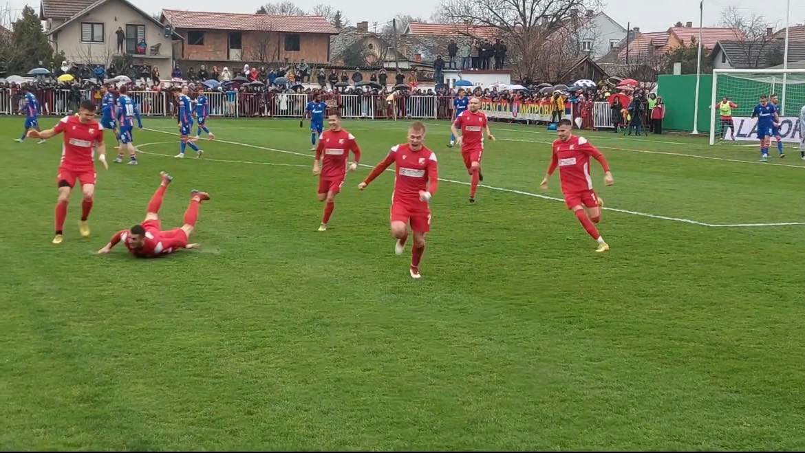 FK Radnički iz Sremske Mitrovice poveo u Kupu protiv Crvene Zvezde ali nije  uspeo da napravi novo iznenađenje (FOTO)