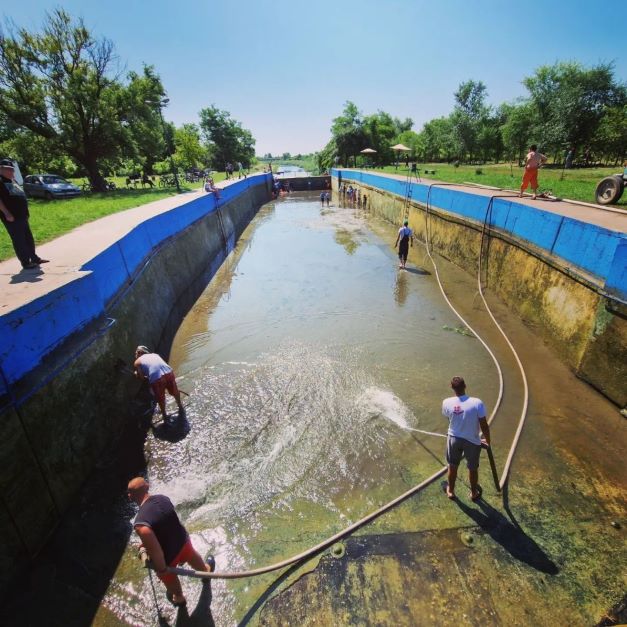 akcija čišćenja bazena u Ruskom Krsturu
