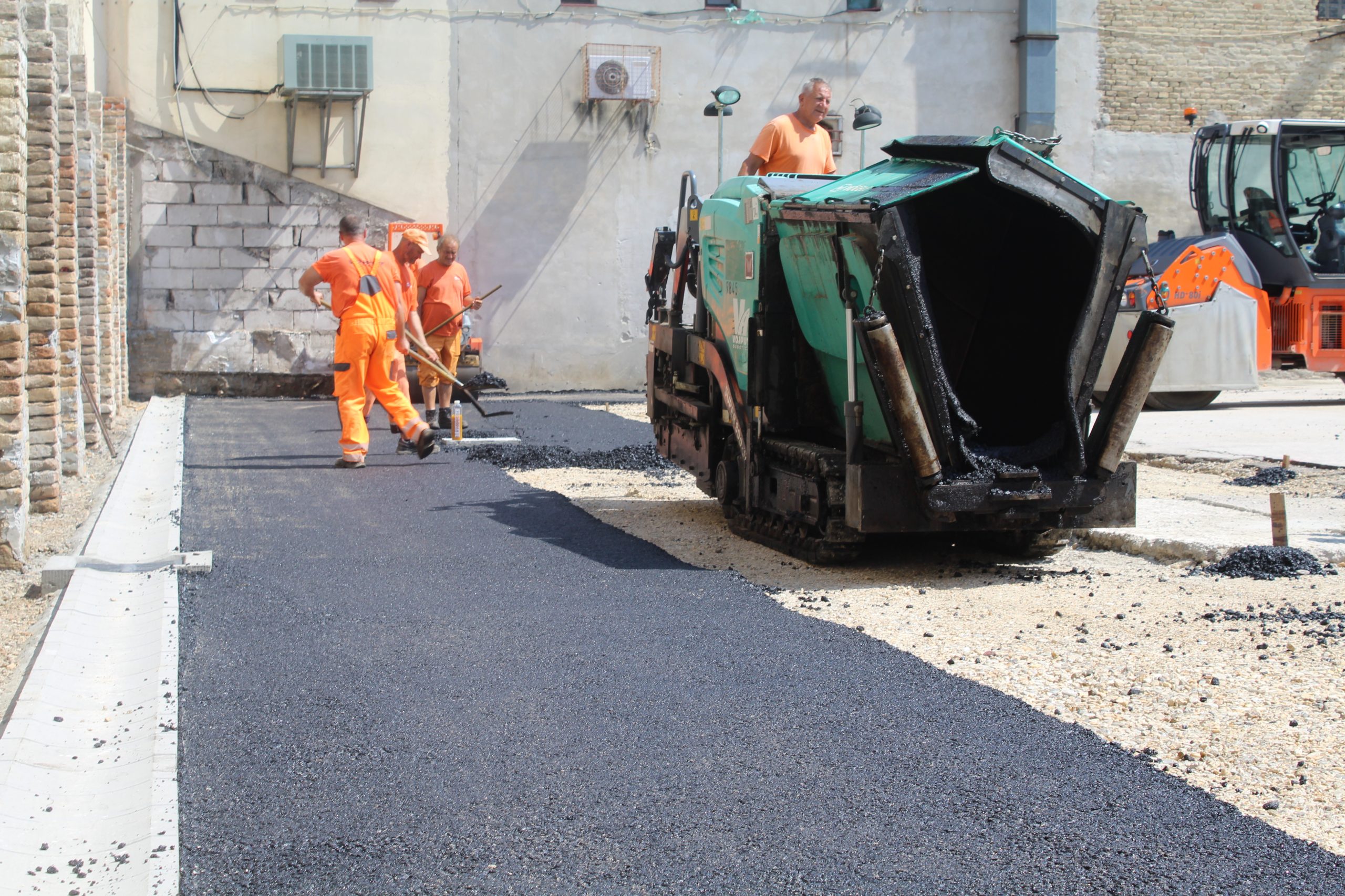 rekonstrukcija rukometnog terena u Srednjoj tehničkoj školi u Somboru