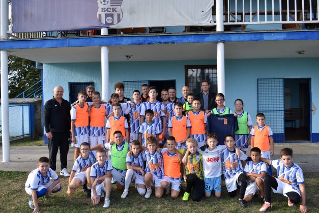 Uručena sportska oprema mlađim selekcijama fudbalskog kluba BSK u Bačkom Brestovcu