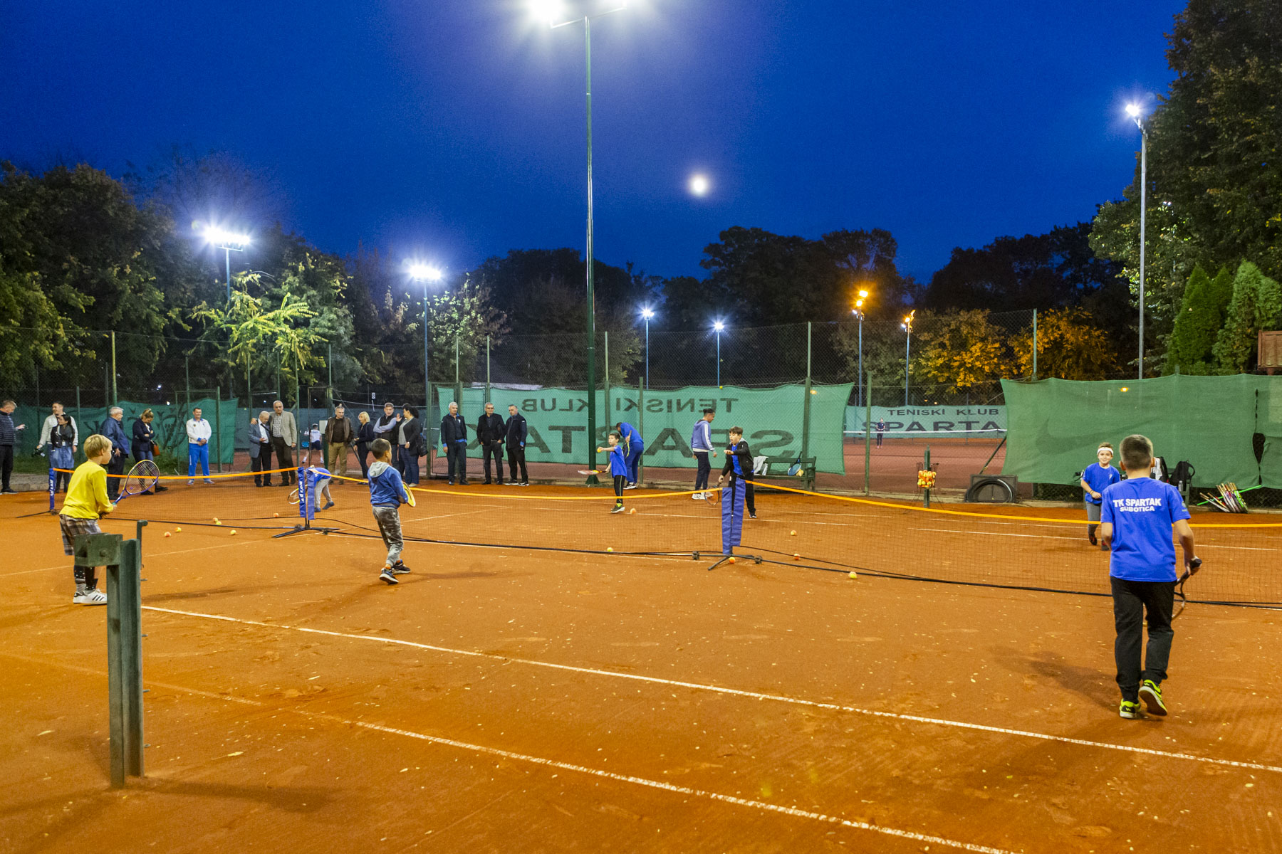 Subotica: Na neosvetljene teniske terene stigli reflektori