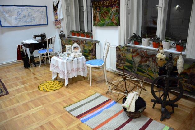 Srbobran: "Devojačka sprema" u Galeriji Doma kulture