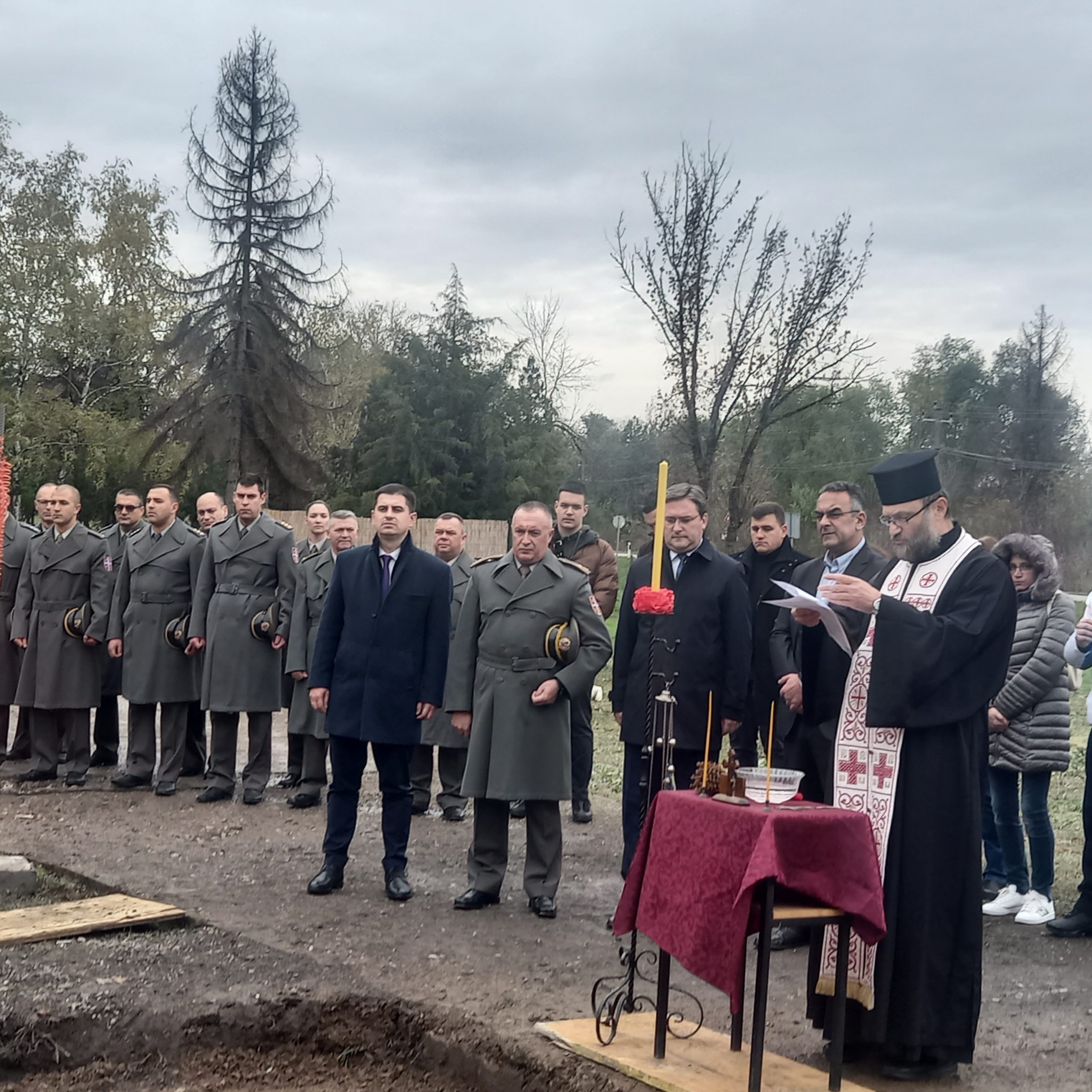 Bačka Topola: Ministar Nikola Selaković položio kamen temeljac za izgradnju spomenika palim borcima u ratnim dešavanjima 1990-tih godina