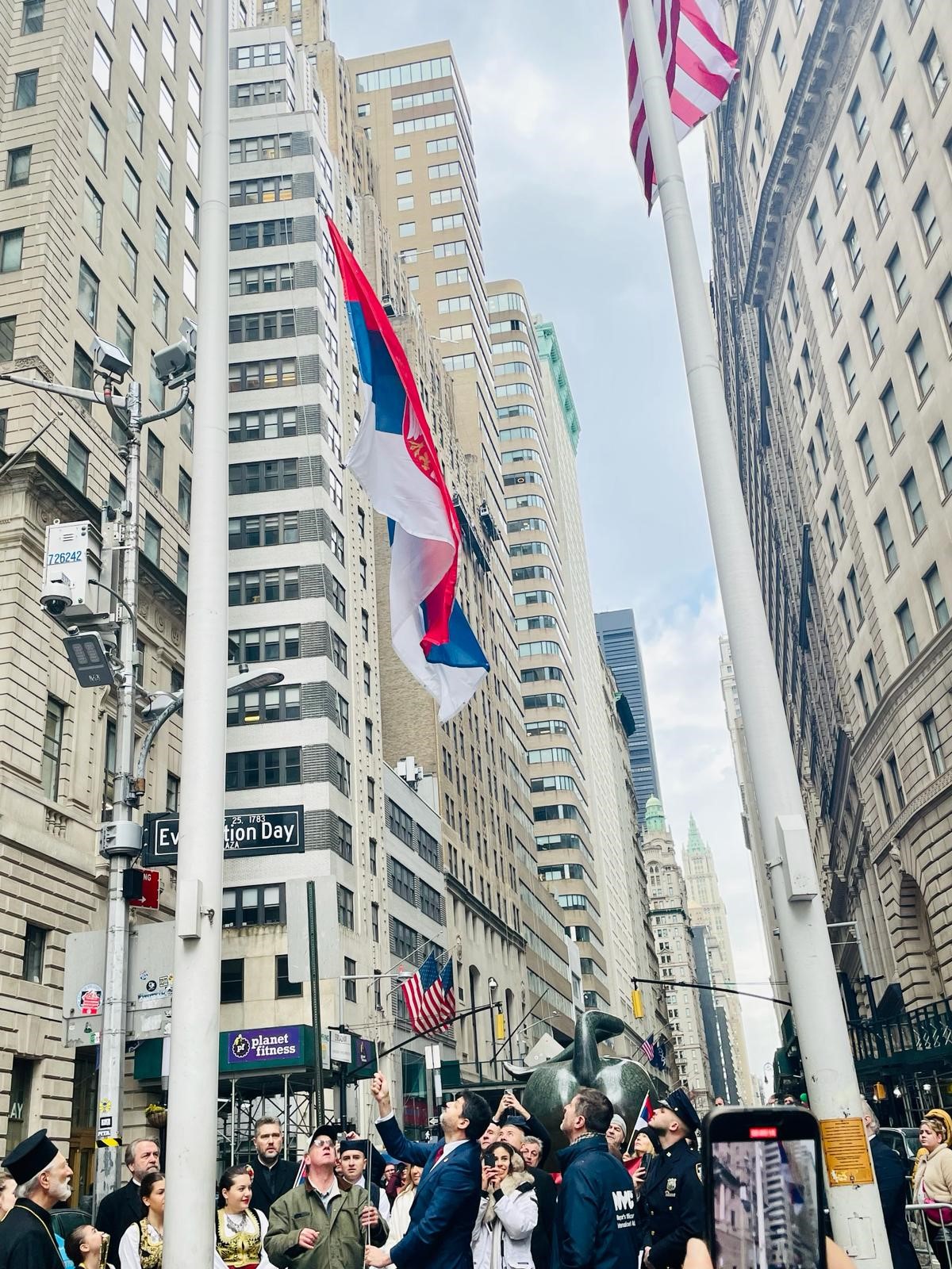 srpska zastava u Njujorku Dan srpskog nasledja 26 februar 2024 izvor Serbia in New York X mreža