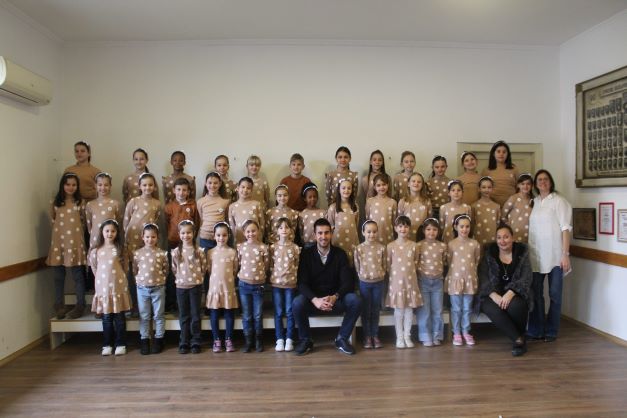 Sombor: Ratković uručio poklone mališanima iz Dečijeg hora „Šareni vokali“