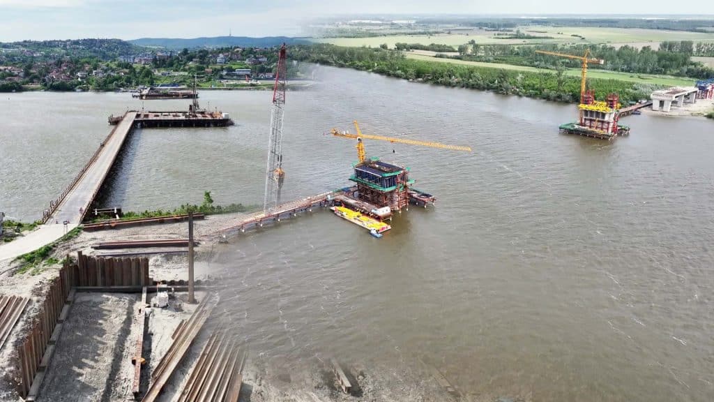 dva mosta u Novom Sadu. izvor:Vojvodina uzivo