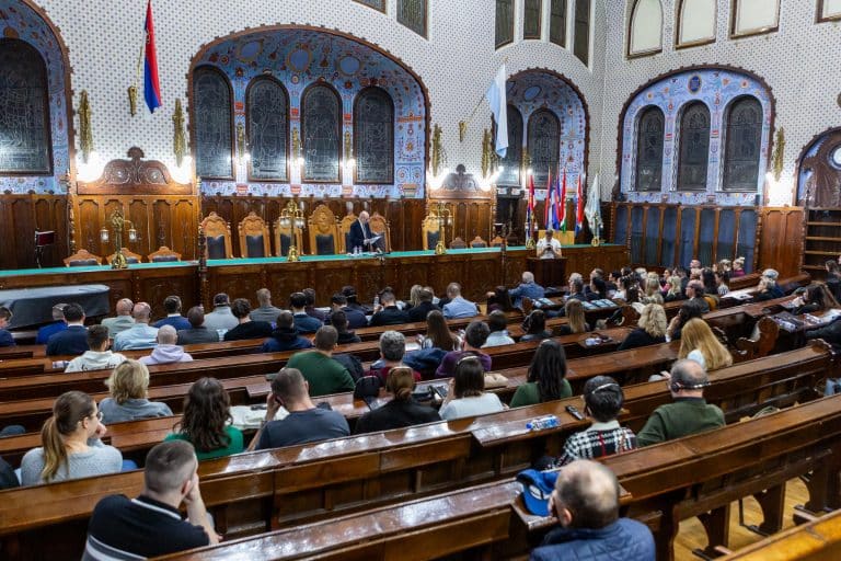 Gideon Grajf u Subotici: Zločinci moraju biti kažnjeni – a ne da umru u svojim krevetima bogati i srećni