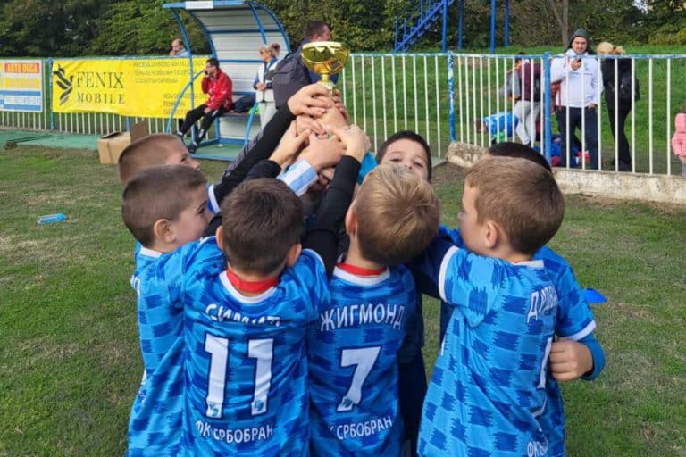 Dva trofeja za male fudbalere “Srbobrana”