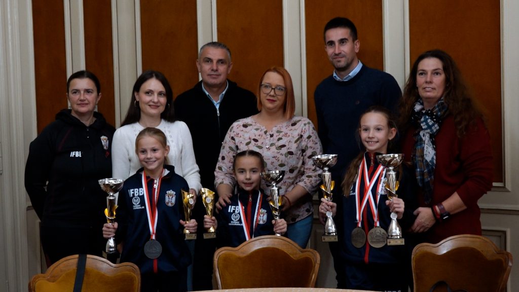 (VIDEO) Upriličen prijem mladih gimnastičarki iz SK "Figura" Sombor