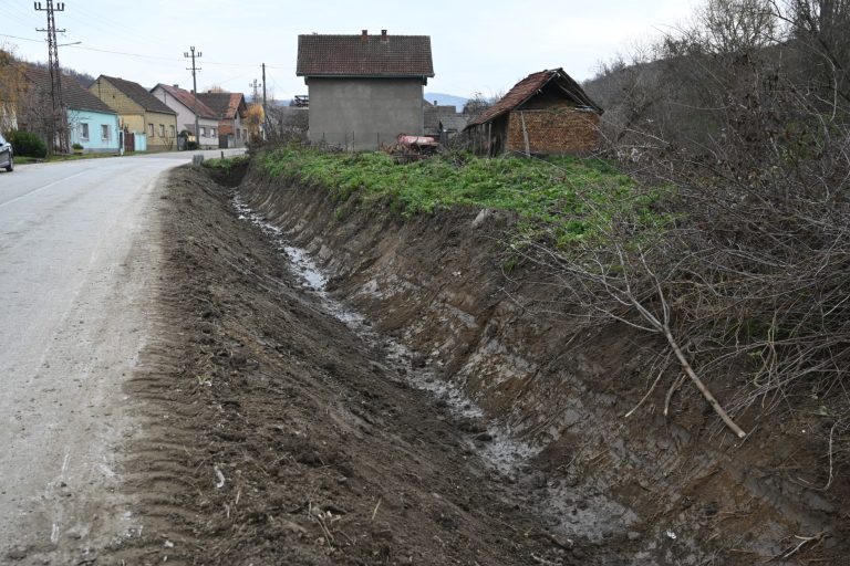 Sprovedeni radovi na čišćenju i održavanju potoka i kanala na teritoriji opštine Beočin