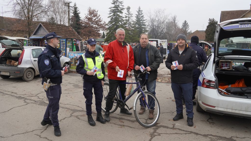 Svetlosni setovi za bicikle podeljeni u Ratkovu