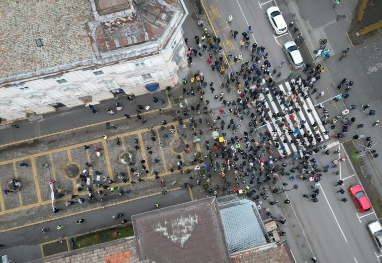 U gradu od 124.5 hiljada  stanovnika – danas je njih oko 220  izašlo na protestni skup