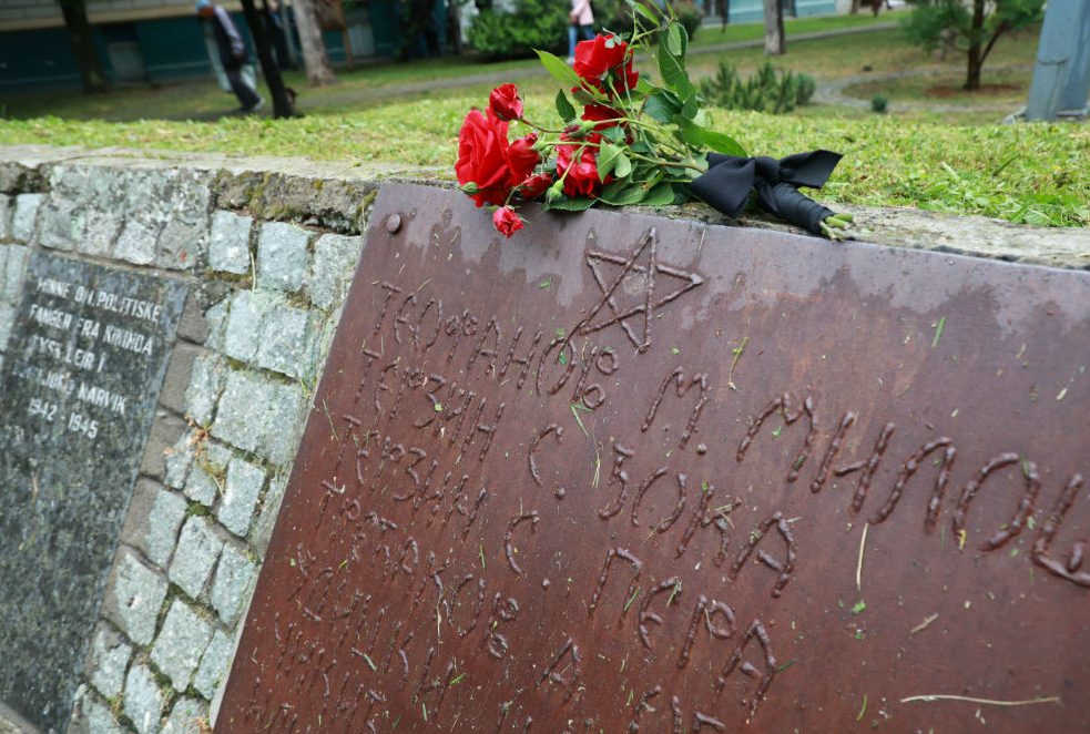 Polaganje venaca na spomenik internircima u Parku prijateljstva "Narvik" u Kikindi