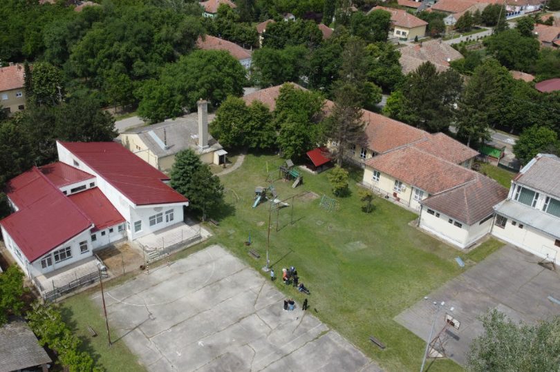 Gradonačelnik i predstavnici lokalne zajednice obilaze novi krov vrtića „Medenjak“ u Sajanu