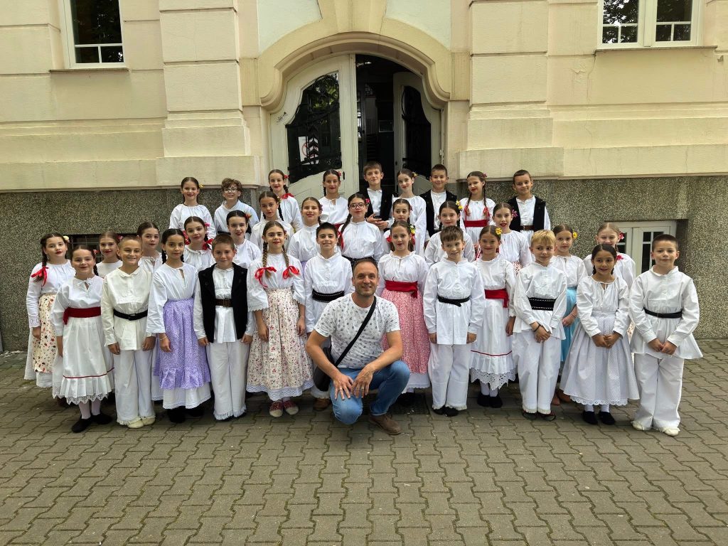 Zlatne plakete za SKC „Vuk Stefanović Karadžić“ na pokrajinskom takmičenju folklora