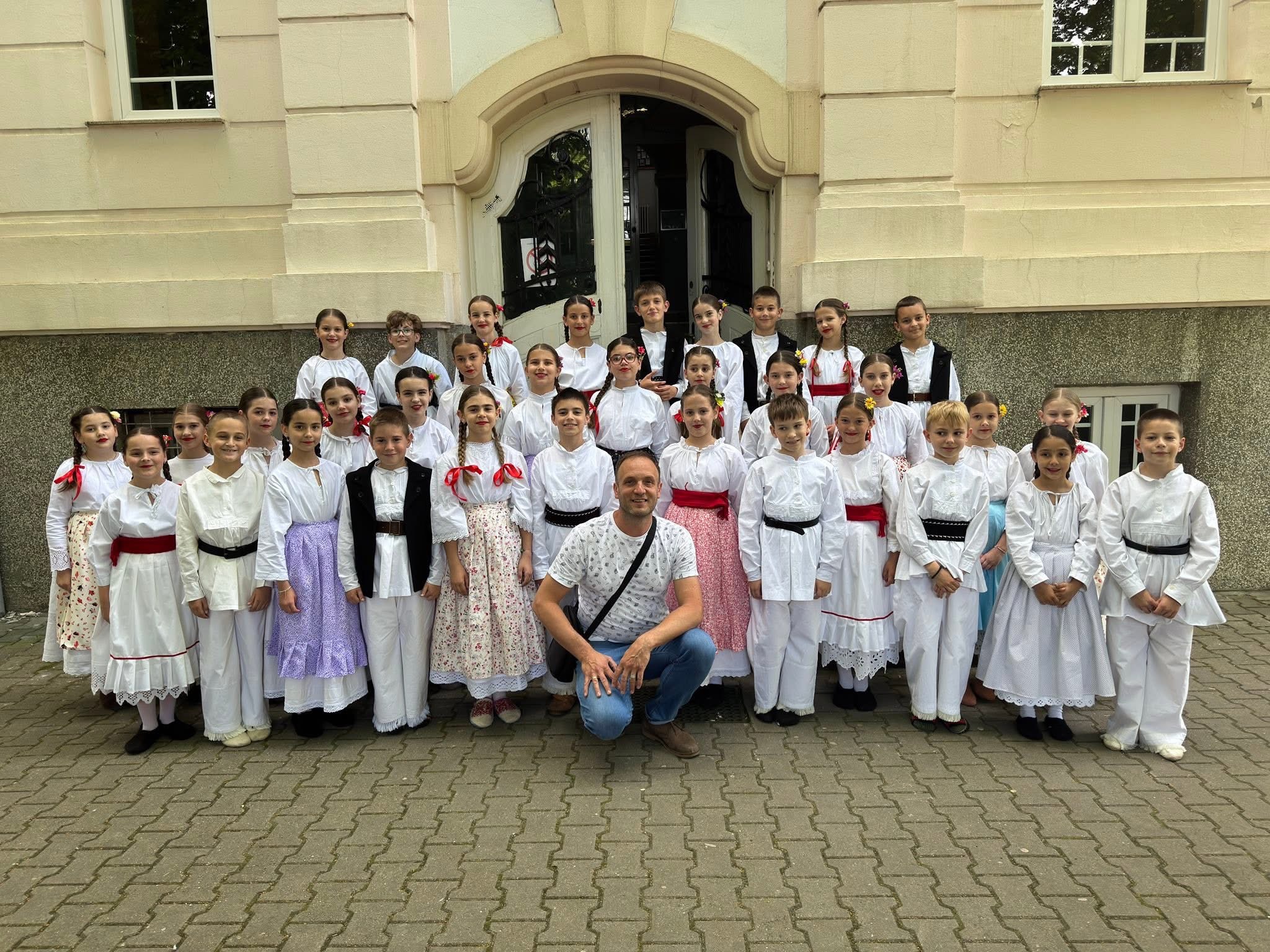 Zlatne plakete za SKC „Vuk Stefanović Karadžić“ na pokrajinskom takmičenju folklora