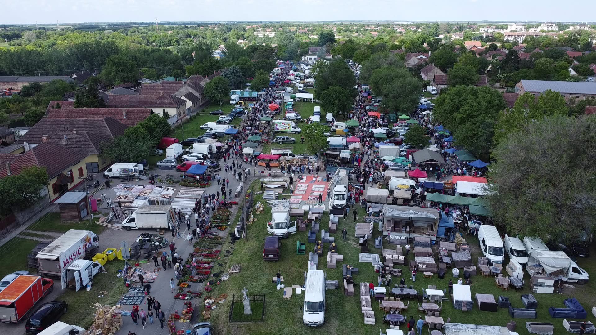 Velika posećenost majskog vašara u Bačkoj Topoli