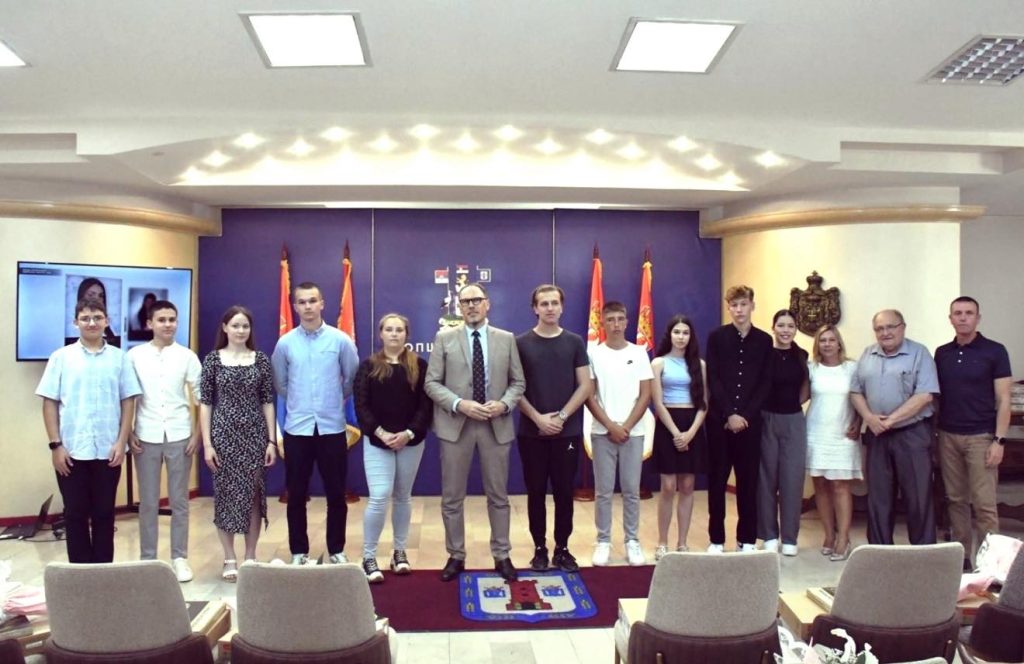 Kula: Upriličen svečani prijem za đake generacije