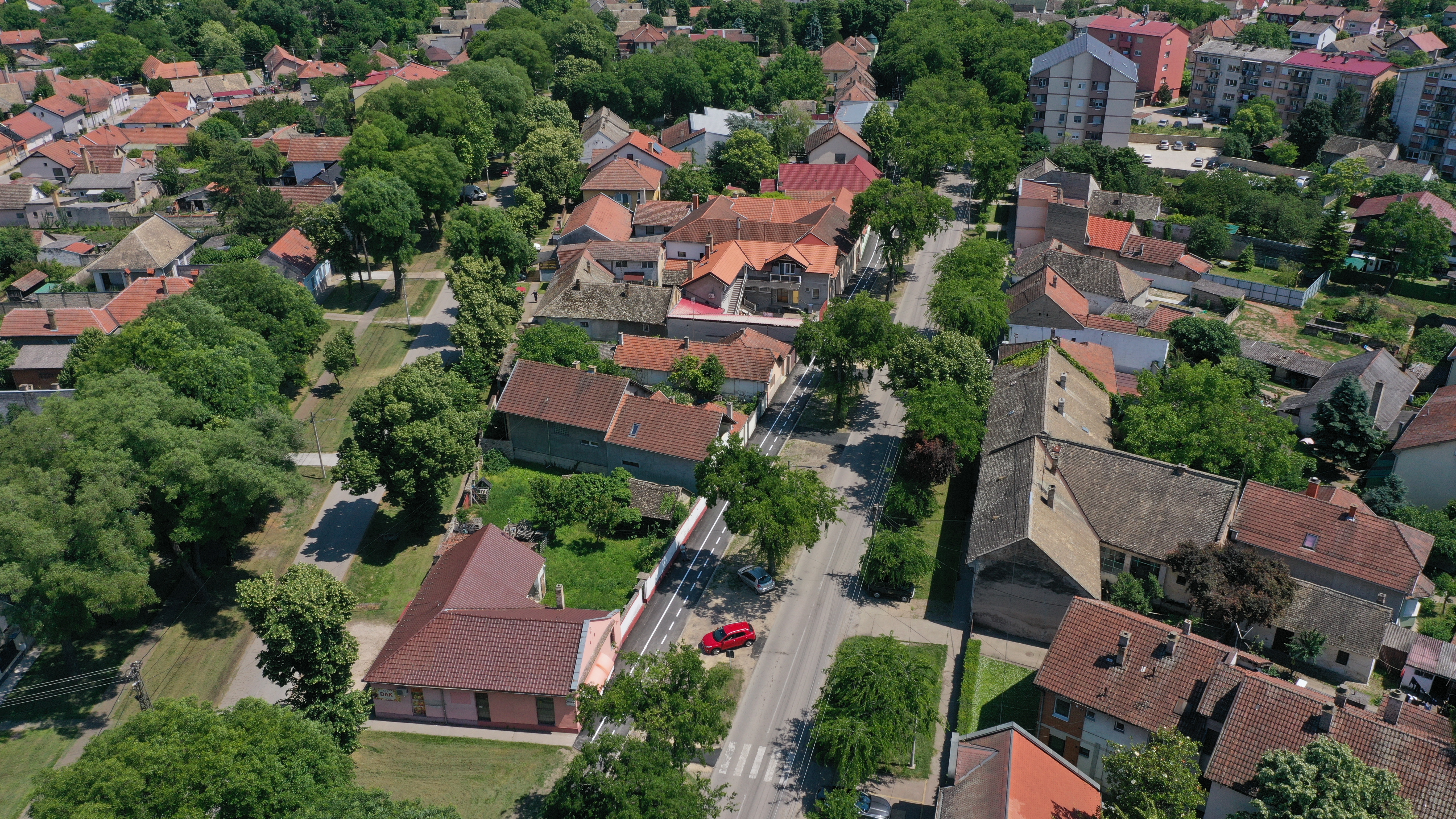 (FOTO) U toku izgradnja biciklističke staze na Staparskom putu