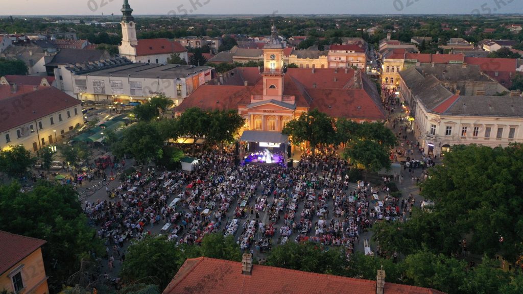 (VIDEO+FOTO) Apatinac skuvao najbolji paprikaš u Somboru