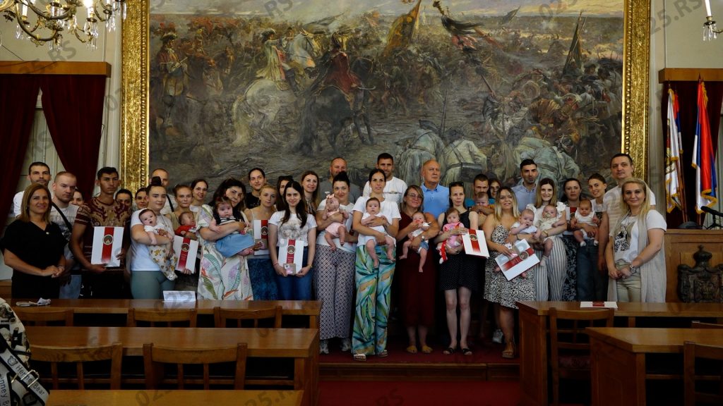 (FOTO) Upriličena dodela rešenja porodiljama sa teritorije Grada
