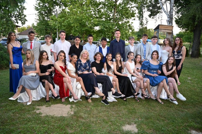 Maturanti osnovne škole „Jovan Grčić Milenko“ iz Beočina proslavili matursko veče