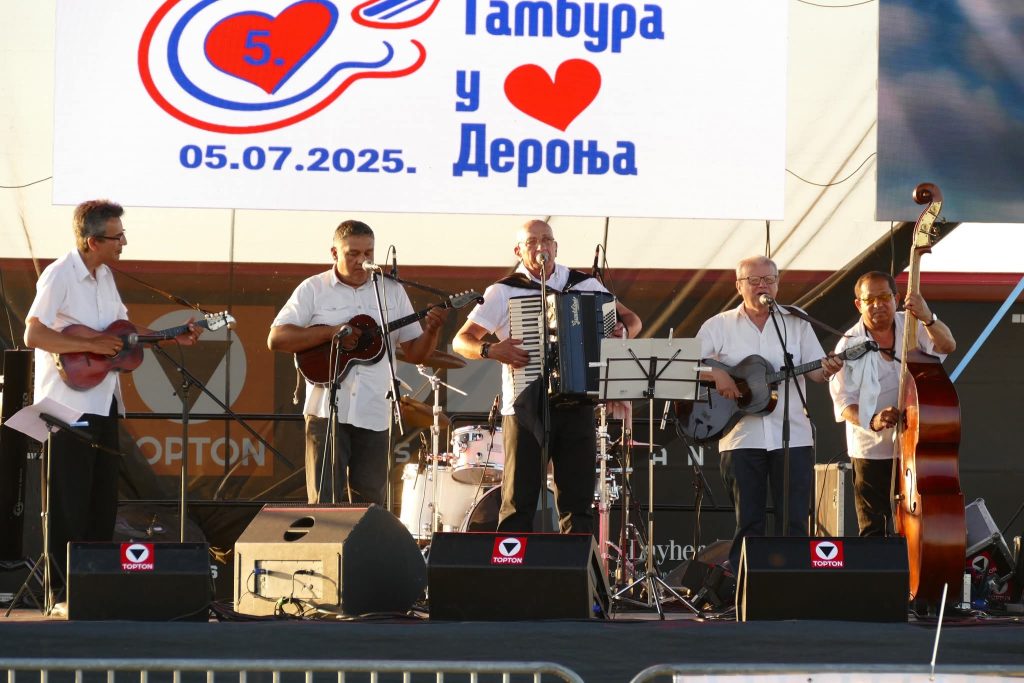 (FOTO) Održana manifestacija „Tambura u srcu Deronja“