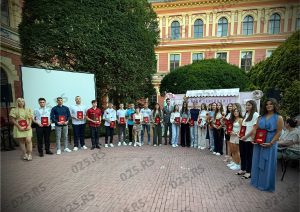 (FOTO) Ponos Grada Sombora-đaci generacije na prijemu kod gradonačelnika