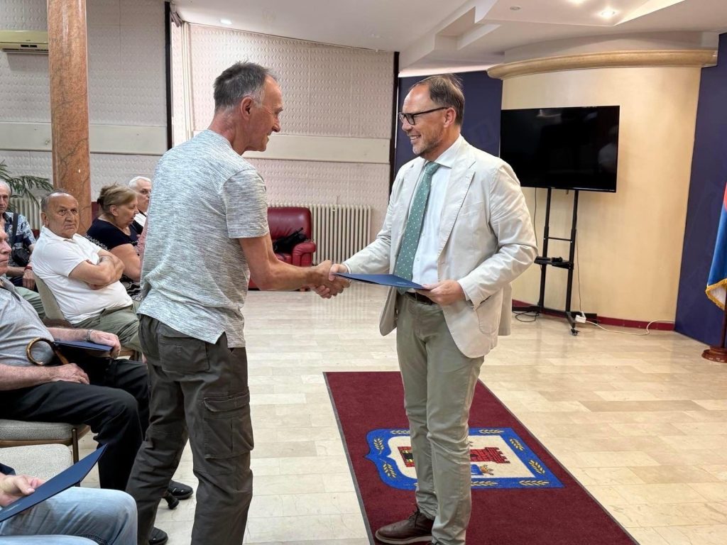 Dodeljeno 13 ugovora za finansiranje projekata udruženja osoba sa invaliditetom i penzionera