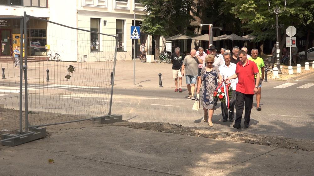 Kula: Polaganjem venaca obeležen Dan ustanka
