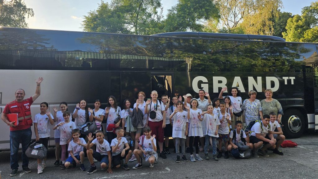 Crveni krst organizovao odlazak na more za osnovce